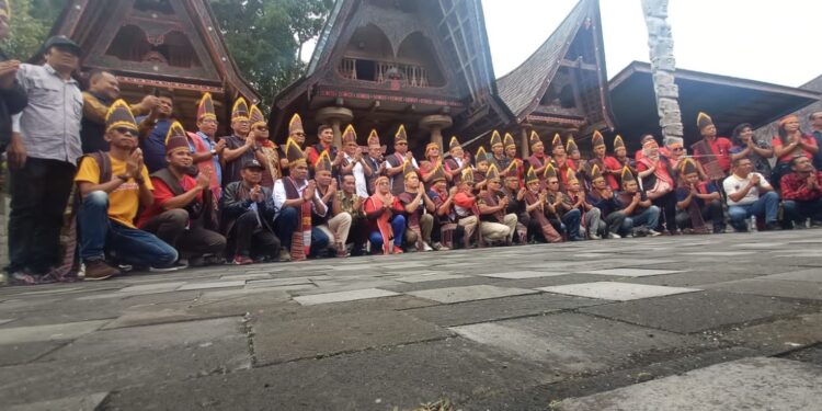 Ekspedisi Toba- HPN 2023: Dua Pengurus SMSI Sumut Ditambali Marga Batak